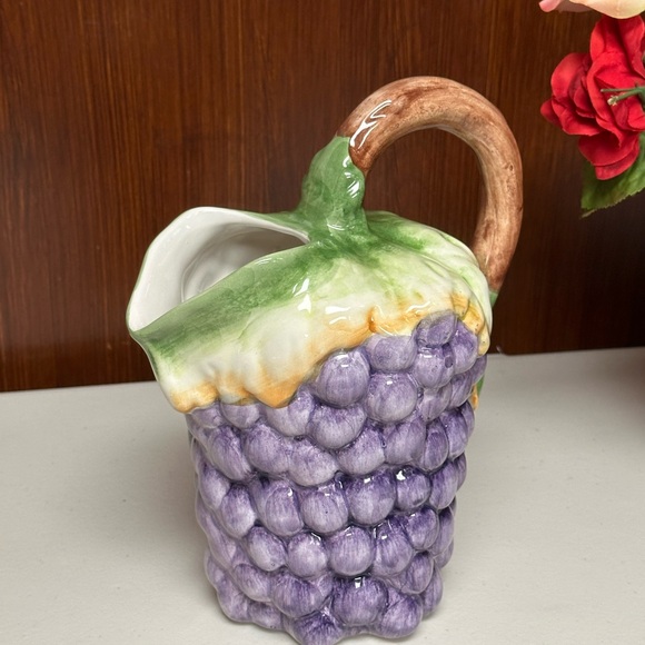 Vintage Majolica Pottery Embossed Grape shaped serving pitcher - Picture 15 of 15